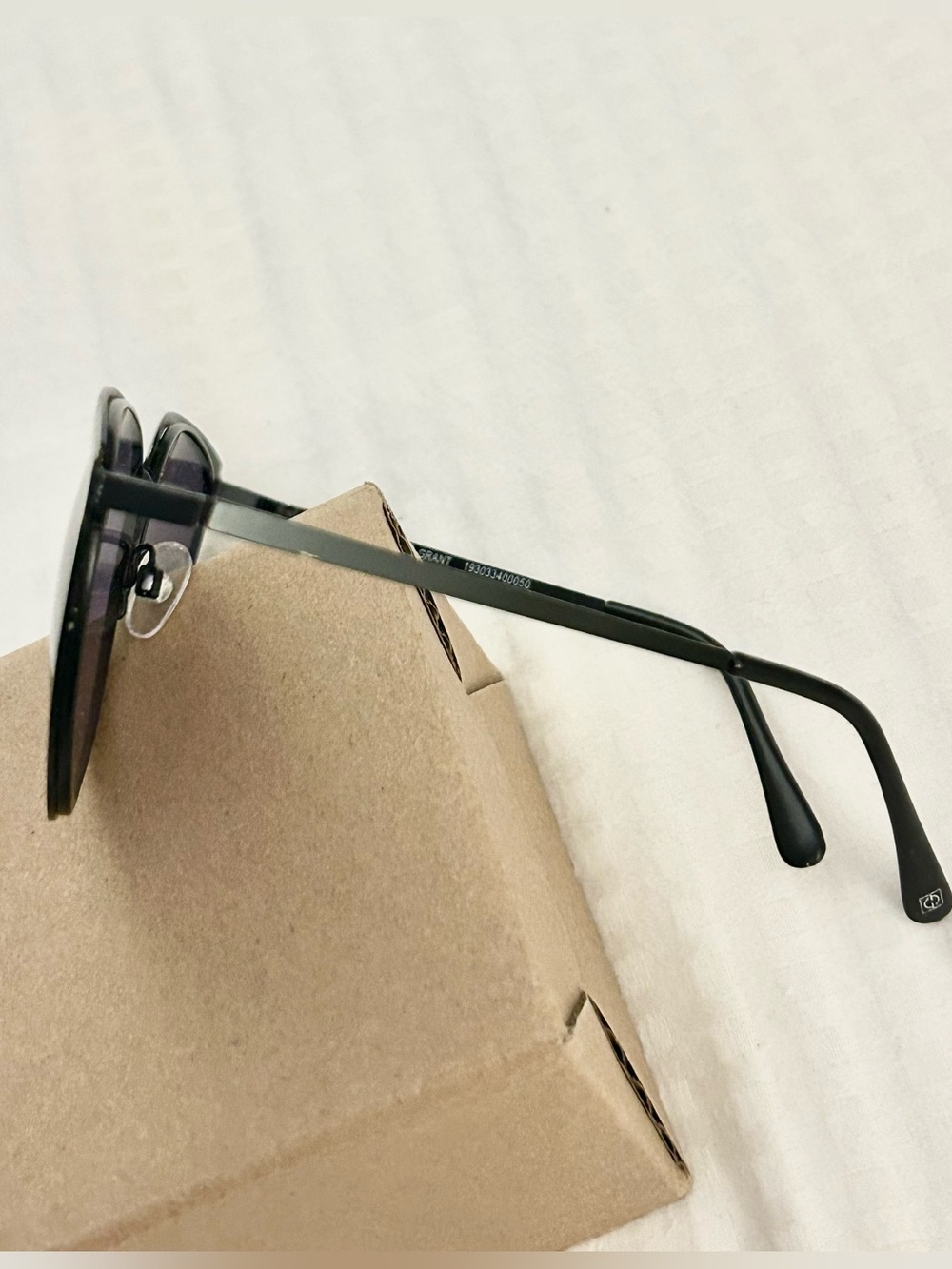 Foster Grant Women’s Black Cat-Eye Sunglasses with Gray Lenses - Picture 2 of 7